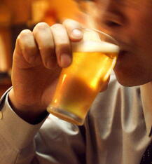 お酒を飲むと顔が赤くなる人は高血圧に注意　毎日の飲酒は危険