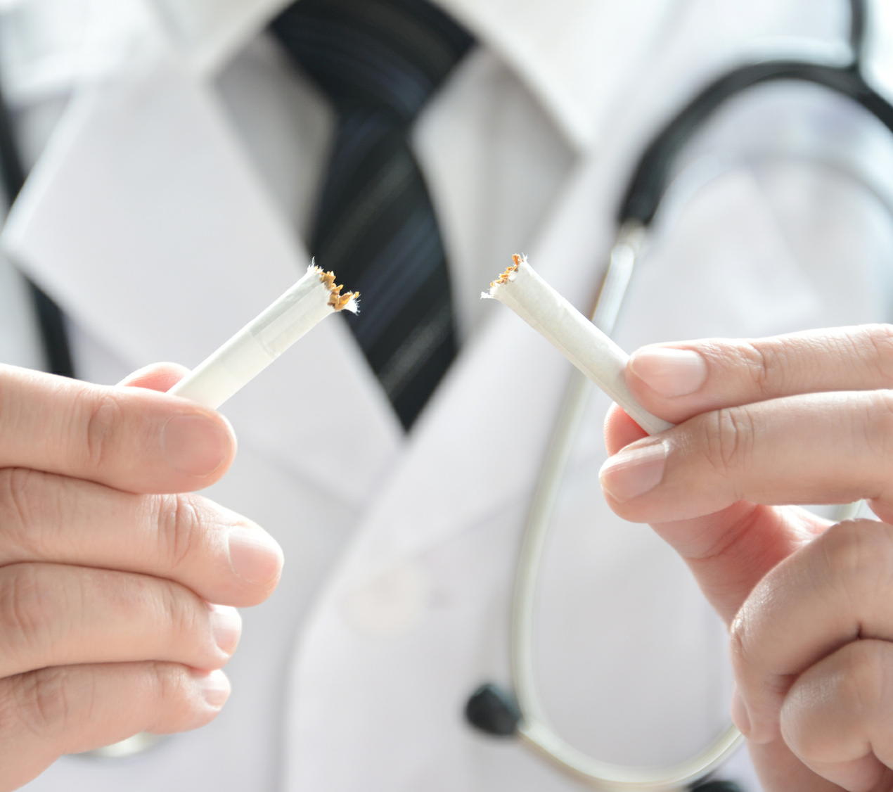 日本の喫煙対策は遅れている　屋内では100%禁煙に　たばこ白書を改定