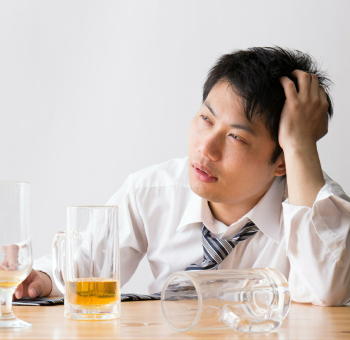 アルコールに注意　飲む量を減らせば改善する　「減酒外来」を開設