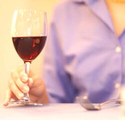 女性の飲酒　大量飲酒で脳卒中リスクが2.3倍に上昇