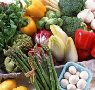 野菜や果物を食べると脳卒中や心臓病のリスクを下げられる