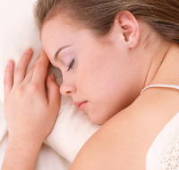睡眠不足の人は風邪にかかりやすい　6時間しか眠らない人では4倍に