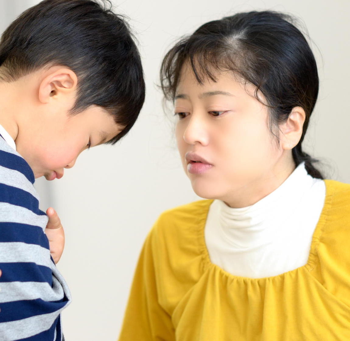 子育て中の親のスマホ依存が子どもに悪影響　スマホを置いて対話を