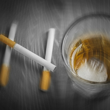 喫煙と飲酒が口腔・咽頭がんのリスクを上昇　たばこ、お酒でリスクは4倍に