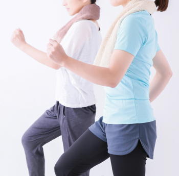 身体に優しい最適な姿勢「美ポジ」　健康寿命の延伸には腰痛対策など心身アプローチが必要