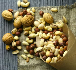 ナッツが肥満や糖尿病のリスクを低下　ジャンクフードをナッツに置き換える食事法